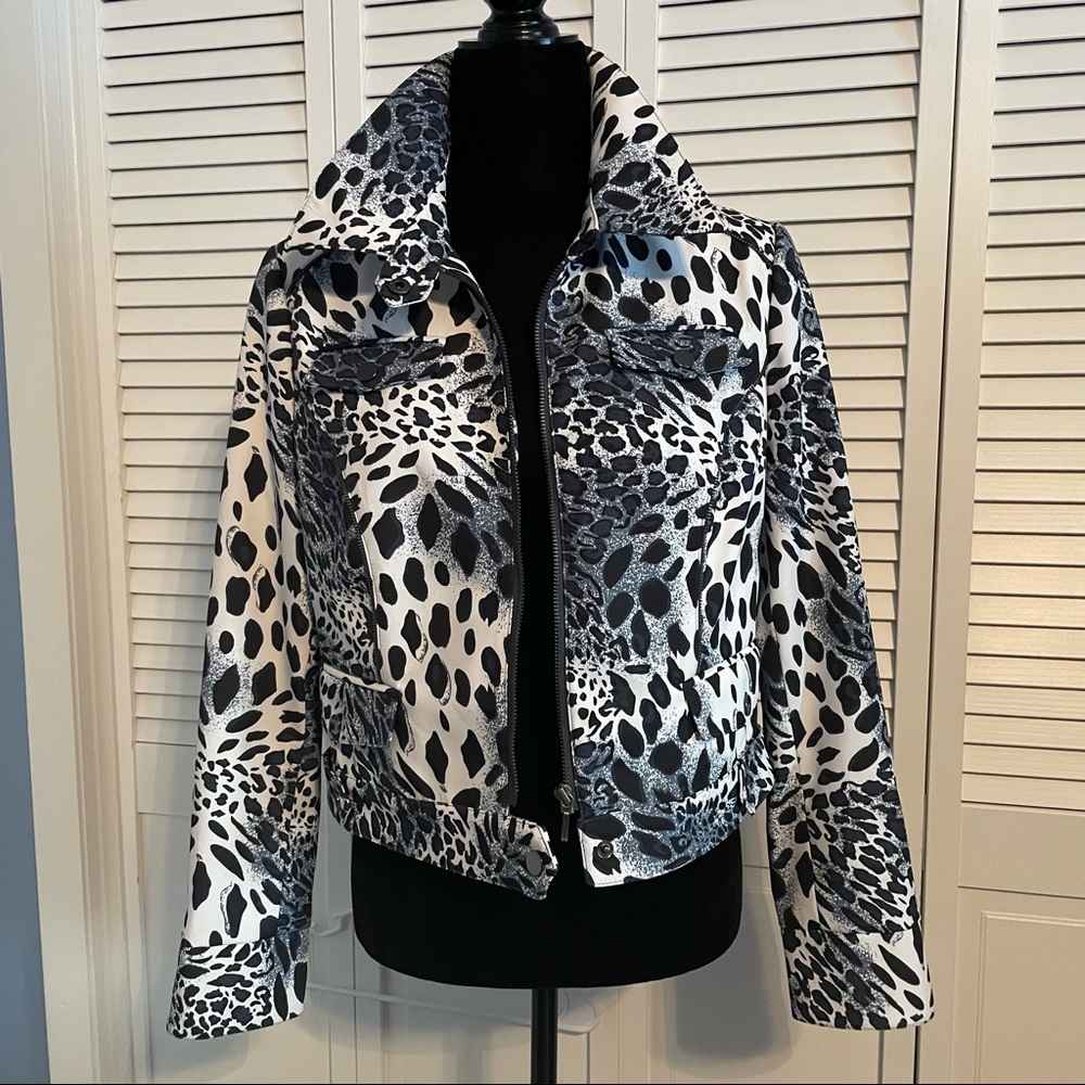 LG Lena Gabrielle Animal print Moto zippered jacket. Blue white & black.  Size 8